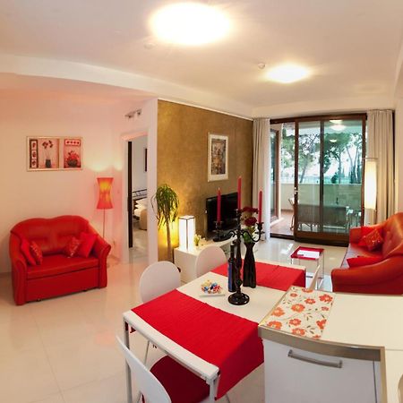 Residence Apartments Anamaria Podstrana Bagian luar foto