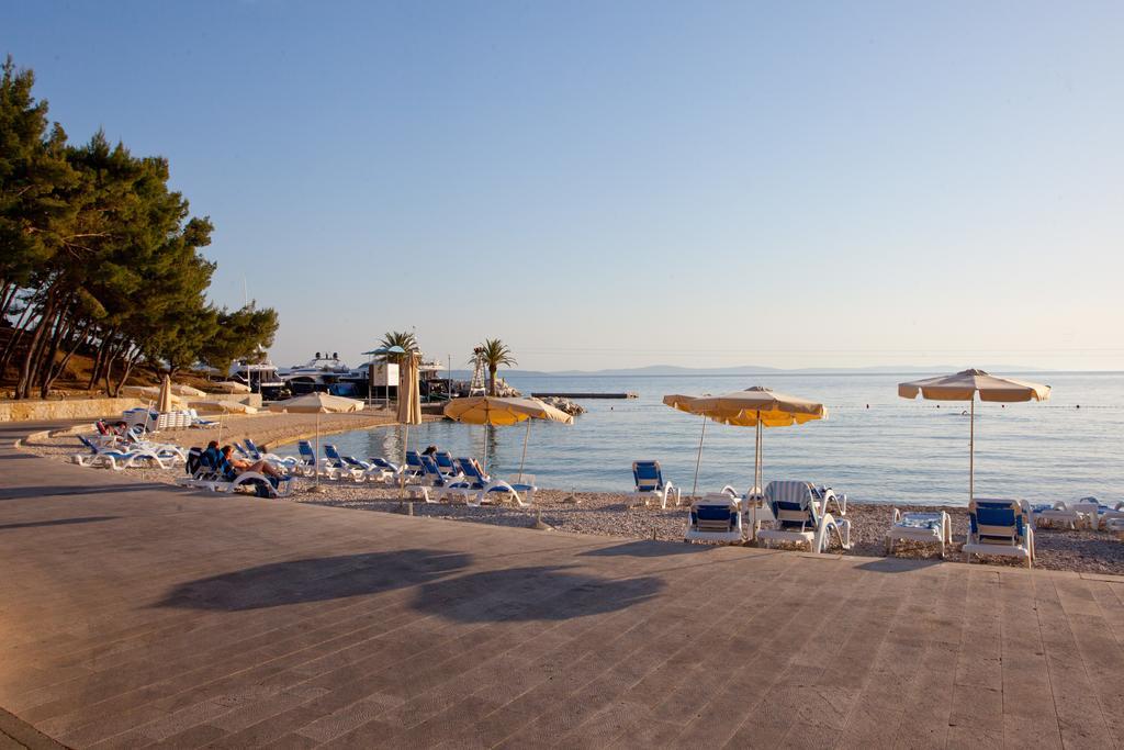 Residence Apartments Anamaria Podstrana Bagian luar foto