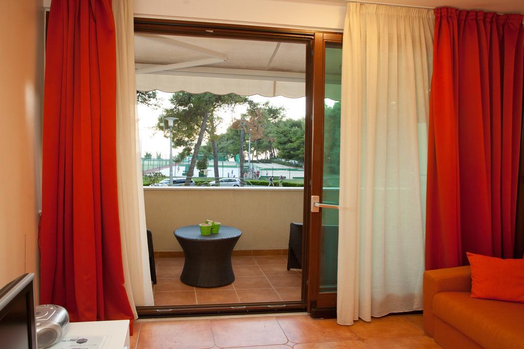 Residence Apartments Anamaria Podstrana Bagian luar foto