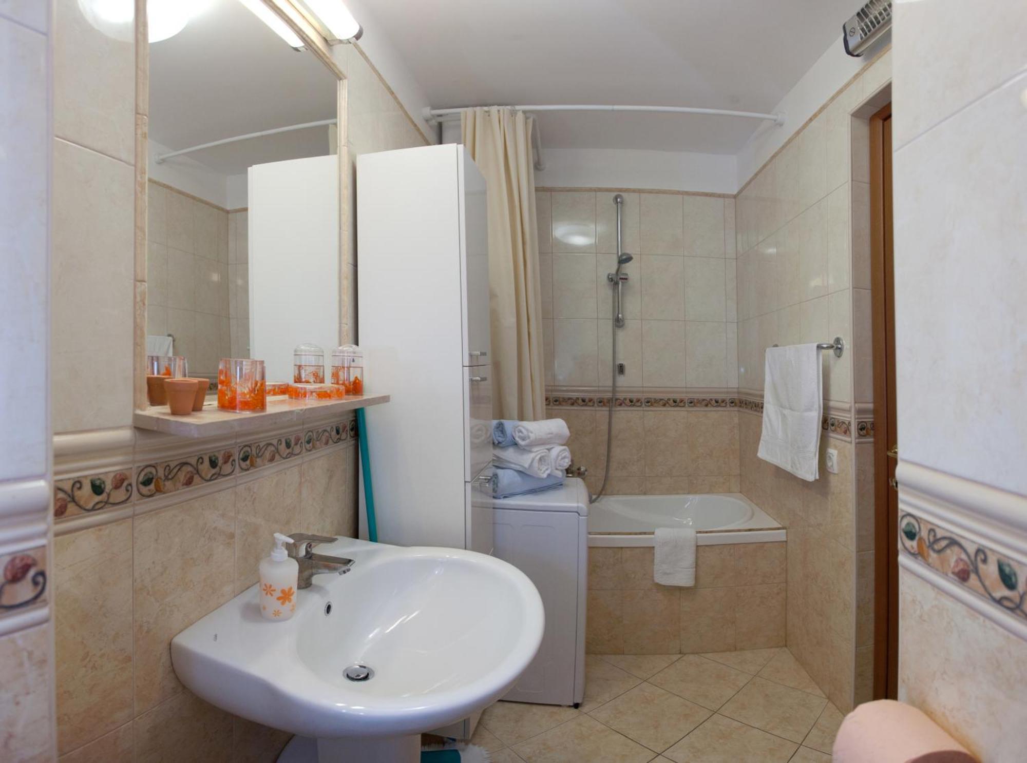 Residence Apartments Anamaria Podstrana Bagian luar foto