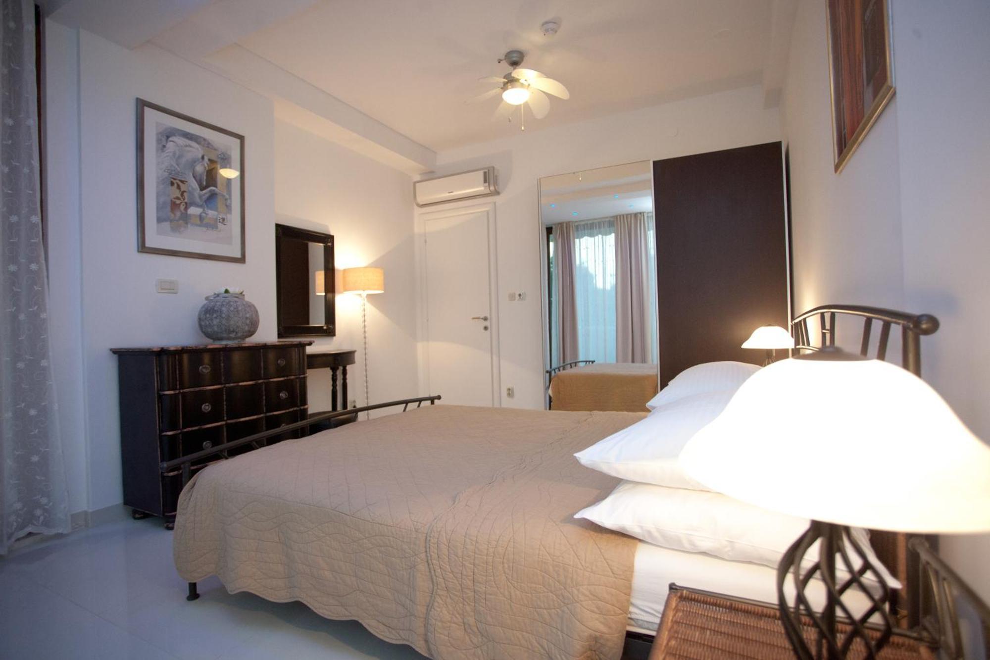 Residence Apartments Anamaria Podstrana Bagian luar foto